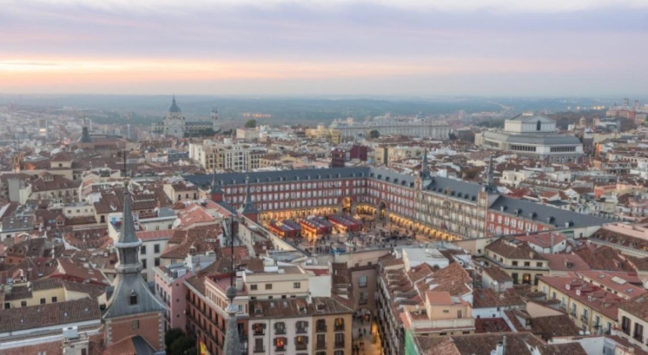 Apartamento Plaza Mayor Attic En Madrid Exterior foto
